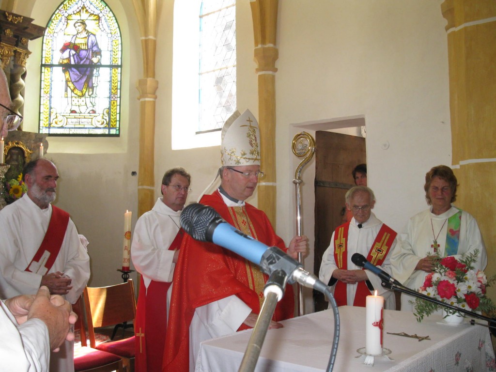 Bischof Benno Ebbs beim Festgottesdienst in der Pfarrkirche St. Radegund.